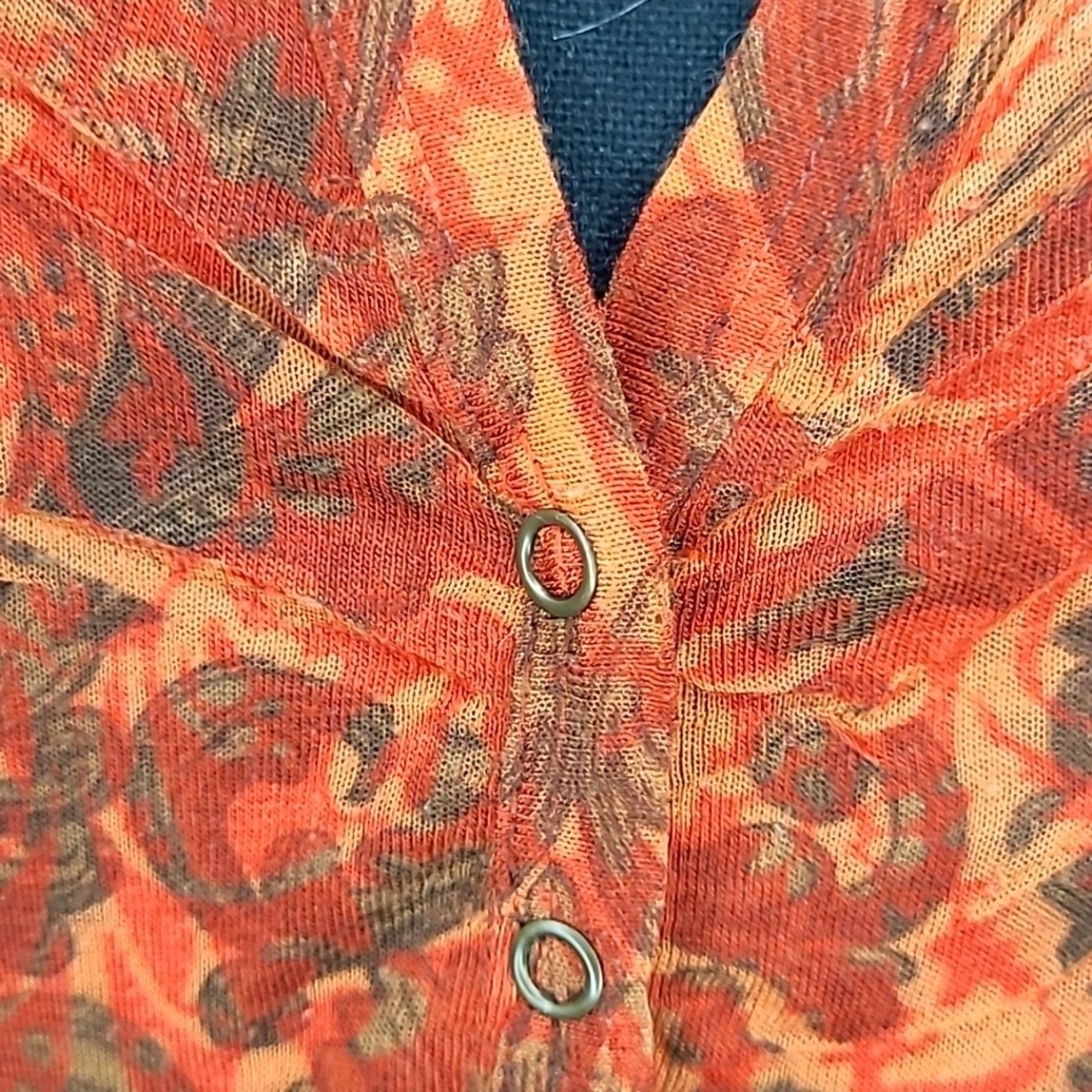 Maurices semi sheer orange short sleeve tee. V-neck with 2 snaps. Size M - Picture 4 of 8